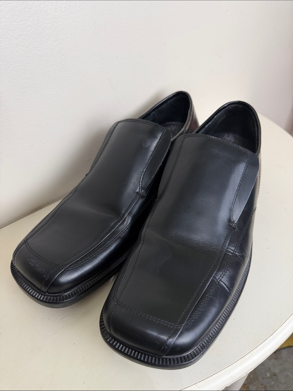 (2382) Bostonian Black Slip-On Leather Dress Loafers, Size: 11M